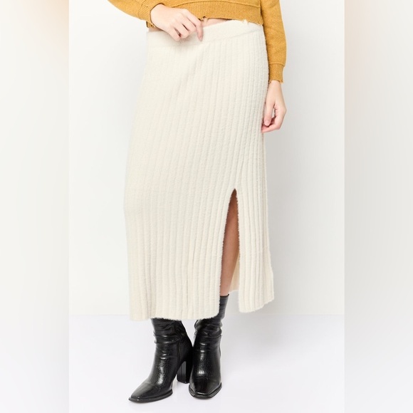 Aerie Cream Ribbed Midi Skirt
#1274 - Picture 6 of 9